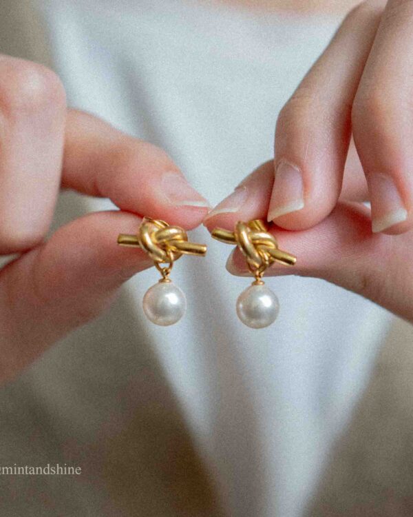 Knot Pearl Earrings