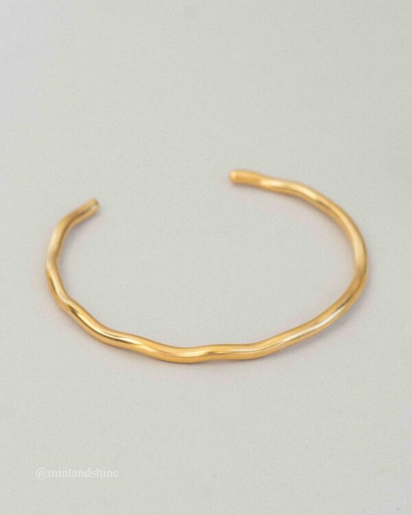 Wavy Bangle