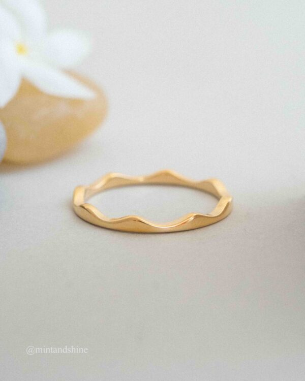 Wavy Ring