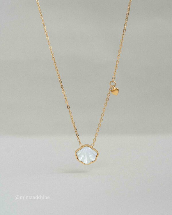 Aurora Shell Necklace