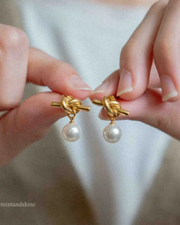 Knot Pearl Earrings